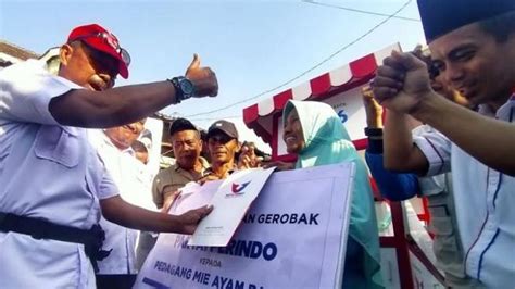 Partai Perindo Demak Bagikan Gerobak Gratis Komitmen Sejahterakan