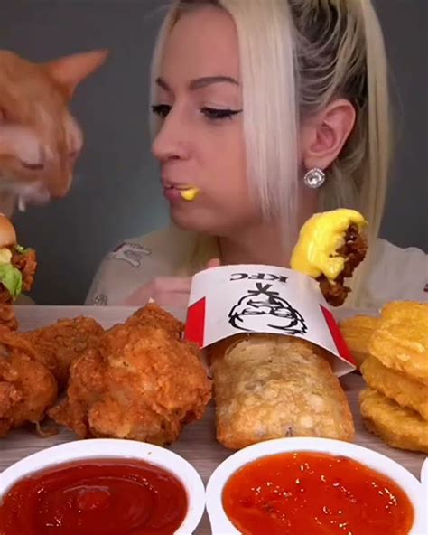 Asmr Eating Kfc Fried Chicken Cheese Burger Fries Pie Kfc치킨 후라이드