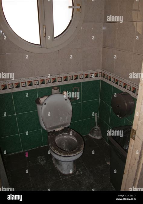 Disgusting Bathroom Hi Res Stock Photography And Images Alamy