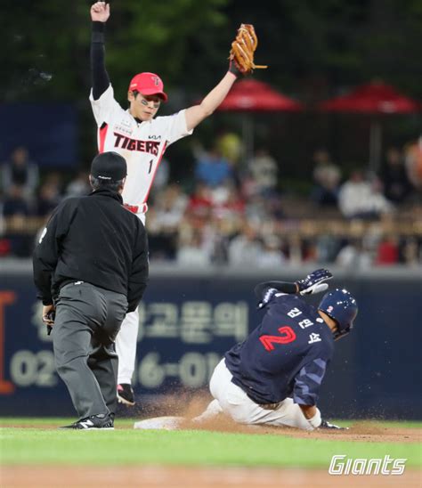 ‘도루도 성적도 쾌속질주롯데 `뛰는 야구`로 올 시즌 판도 흔든다 부산일보