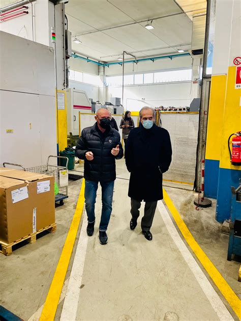 CNA E Sindaco Zattini Tour Nelle Imprese Visita Alle Officine Della