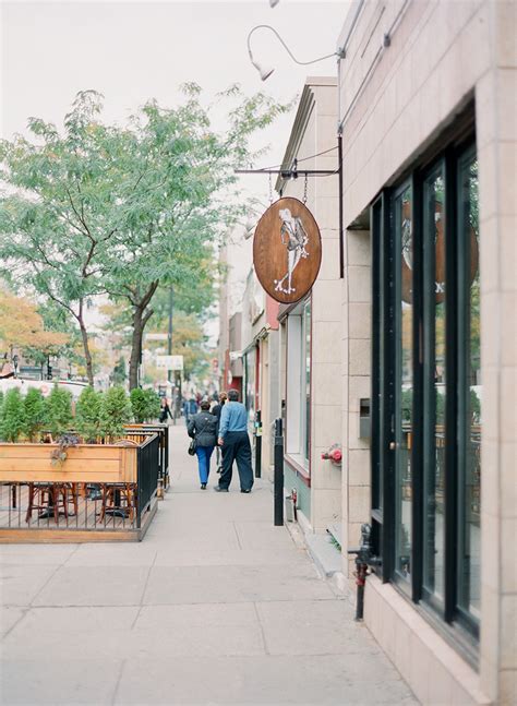 Streets of Montreal Canada - Entouriste