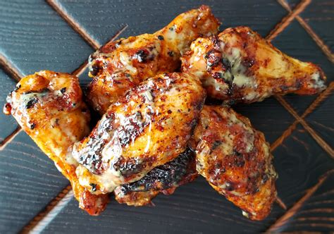 Kinder's Garlic Parmesan Wing Sauce Wings - For the Wing