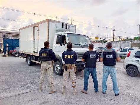 Polícia recupera caminhões roubados detém suspeitos de assalto e