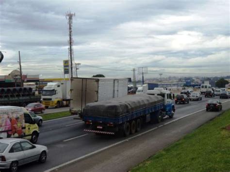 vc repórter engavetamento causa 5 km de lentidão na Anhanguera em SP