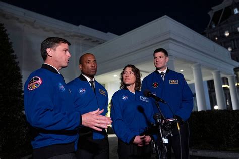 Biden Hosts Four Nasa Astronauts The First Crew Aiming To Fly Around