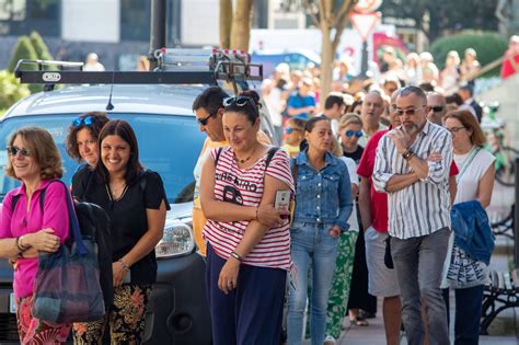 Colas Kilom Tricas Para Conseguir Una Entrada De Camela En Oviedo