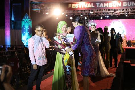 Pemprov Kalteng Gelar Lomba Fashion Show Benang Bintik Kategori