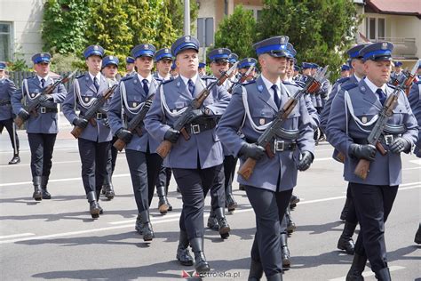 Wi To Policji W Ostro Ce Wr Czono Awanse I Odznaczenia