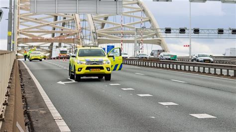 Van Brienenoordbrug Deels Afgesloten Na Ernstig Ongeval Met Motorrijder