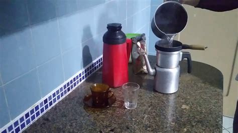 Café em coador de pano é uma delícia YouTube