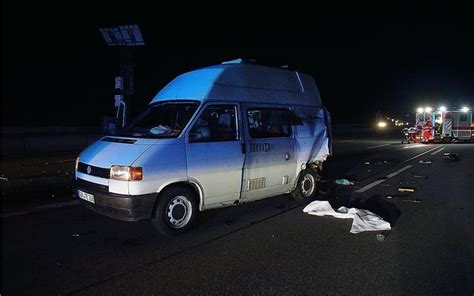 Unfall Auf Der A Vollsperrung Und Zwei Schwer Verletzte Menschen