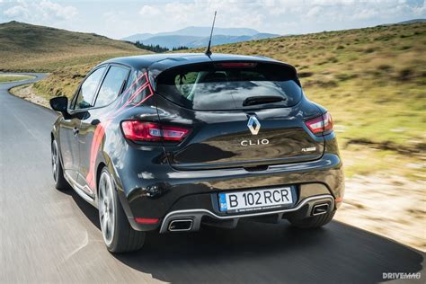 2016 Renault Clio RS Trophy Review: Small Cup of Pureness | DriveMag Cars