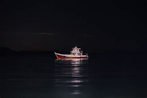 Boating at Night: Rules, Safety Tips and Lights