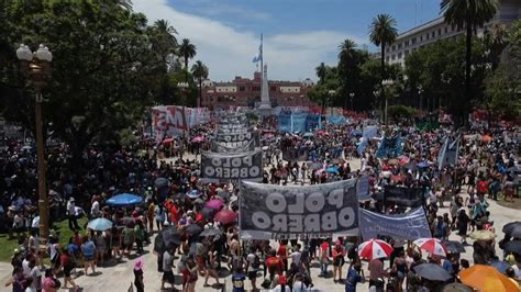 Argentinos Conmemoran Con Manifestaciones Los 20 Años De La Crisis De 2001 Afp Youtube