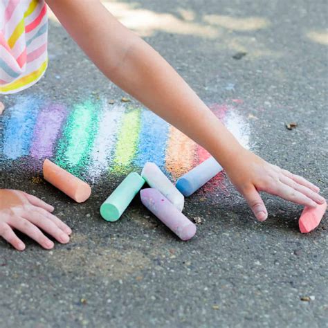 Easy DIY Sidewalk Chalk Ideas - Juggling Act Mama