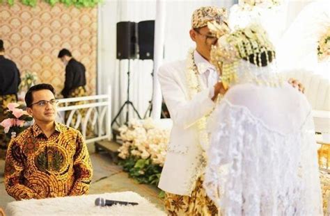 Momen Sahrul Gunawan Jadi Saksi Nikah Warga Tatapannya Bikin Baper