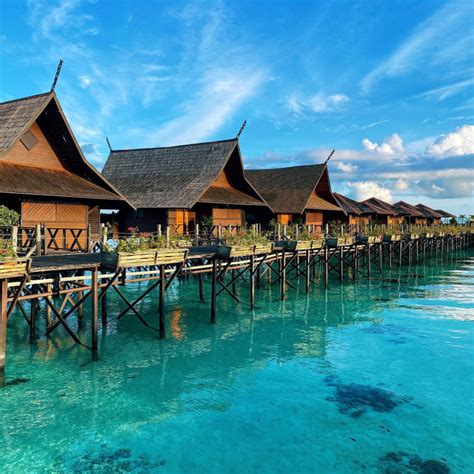 unique water resorts  semporna perfect   island getaway