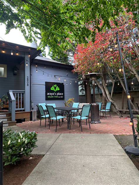 Araya's Place on E. Madison - Thai Restaurant in Seattle, WA | The Vendry
