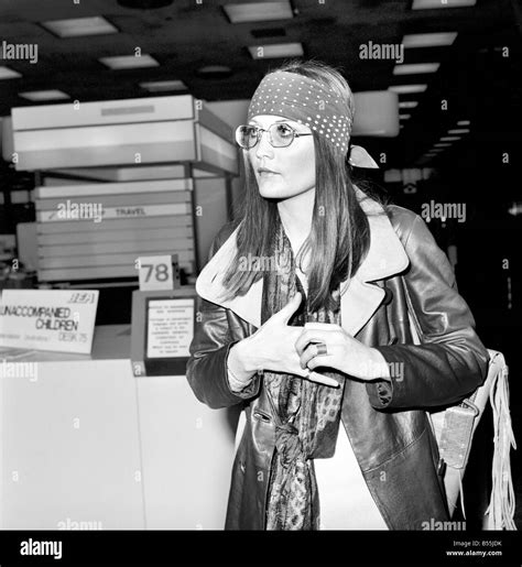 Sandie shaw 1960s hi-res stock photography and images - Alamy