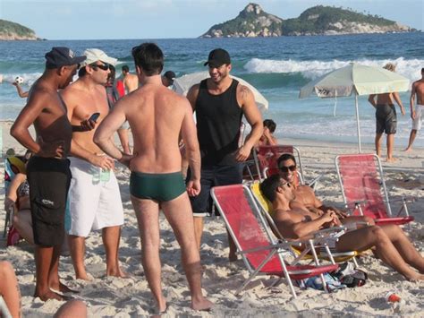 EGO Ex BBB Kléber Bambam vai à praia amigos no Rio notícias de