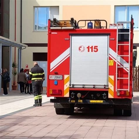 Tragedia A Grisolia 62enne Precipita Dal Tetto Di Un Mobilificio E