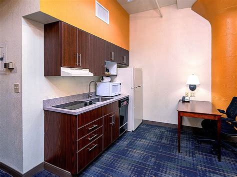 The Suites Hotel at Waterfront Plaza - Accommodations Duluth MN