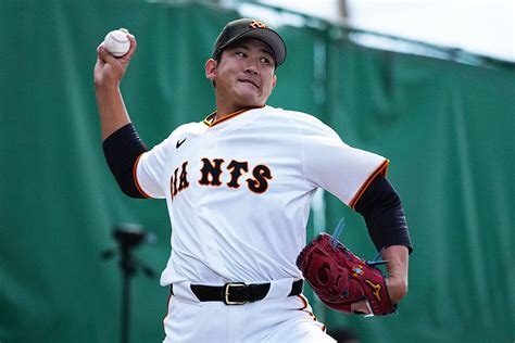 巨人・菅野に募る危機感 キャンプ初日から全開戸郷と対照的だったブルペン Full Count