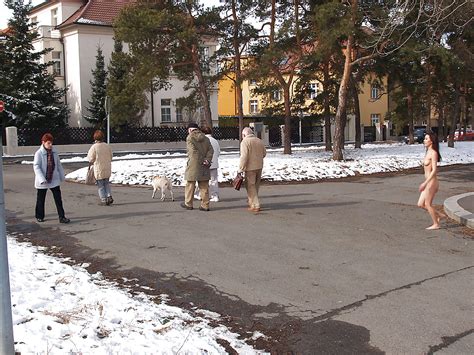 Barefoot Wife Walking Outdoor Porn Pictures XXX Photos Sex Images 1827772 PICTOA