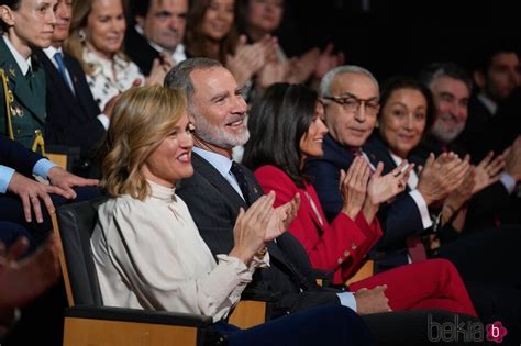 Los Reyes Felipe Y Letizia Muy Divertidos En El Acto Conmemorativo De