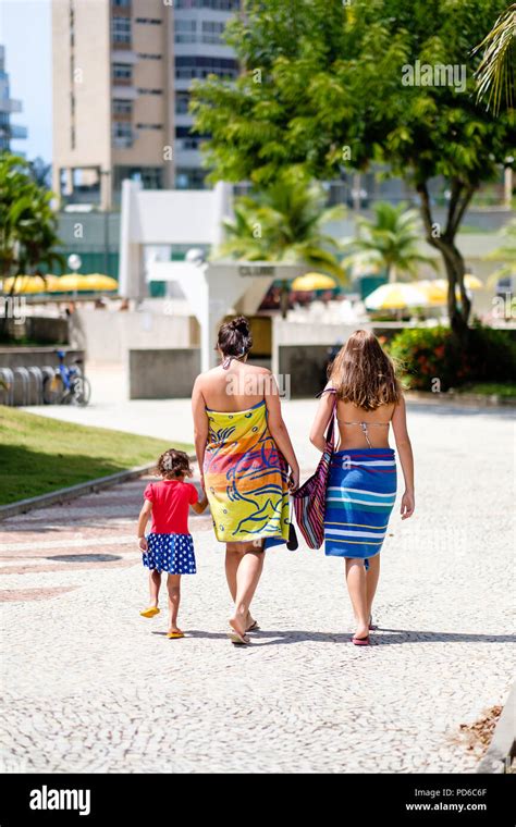 Teen bikini hot Fotos und Bildmaterial in hoher Auflösung Alamy