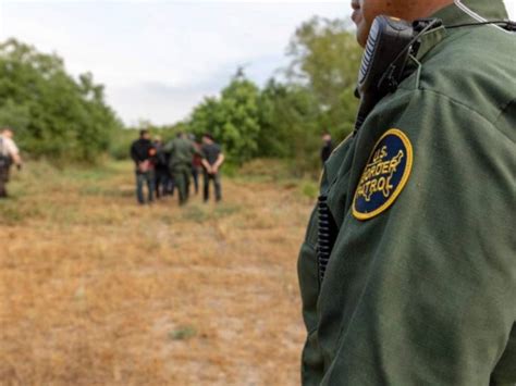 Patrulla Fronteriza De California Detiene A Dos Grupos De Migrantes