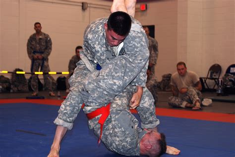 New York Army Guard Soldiers Battle For Combatives Title Article