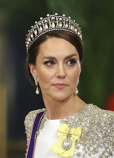 Kate Middleton Rend Hommage à Lady Di Lors De Son Premier Dîner De Gala