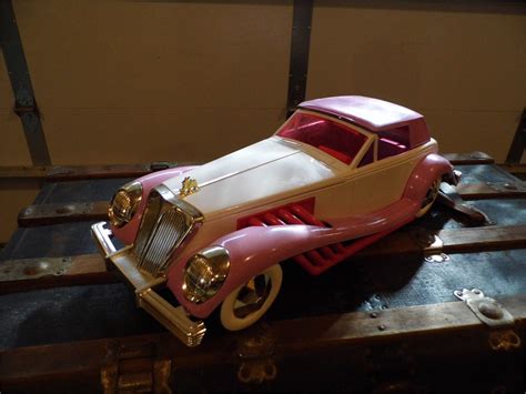 Fargo Liquidators - Vintage Barbie Car w/ radio