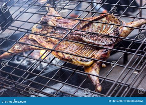 Appetitanregendes Gegrilltes Lamm Auf Dem Spucken Gebratenes Schwein