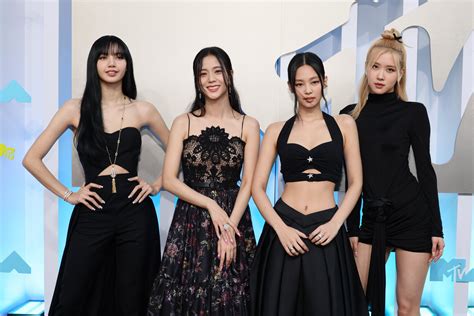 BLACKPINK Shines On The VMAs Red Carpet And Wins The Award For Best