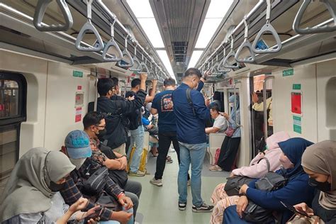 Saat Tahun Baru KRL MRT LRT Jakarta Beroperasi Hingga Jam 02 00 WIB