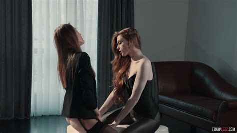 Sofia Russo Rossy Bush Strapless Dildo Fun