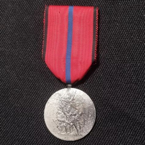 TR14 MÉDAILLE MILITAIRE classe argent FNCV volontaires armée french