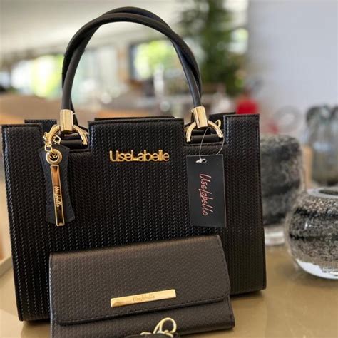 Bolsa Preta Com Dourado - Kit Bolsa Feminina Preta com Metais em Dourado Elegante Moderna ...