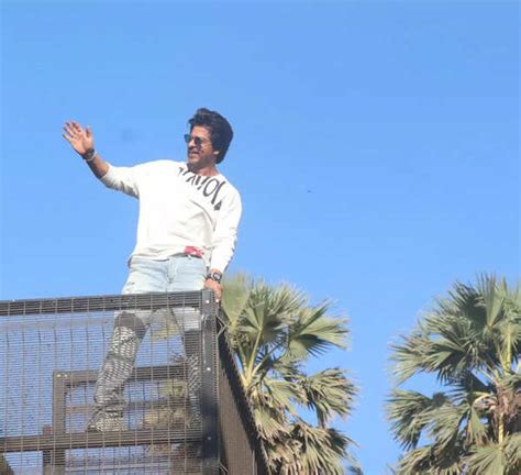 Shah Rukh Khan Congratulates Fans As They Create A Guinness World