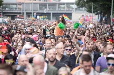 Cientos de miles de personas celebraron el Día del Orgullo Gay en Berlín