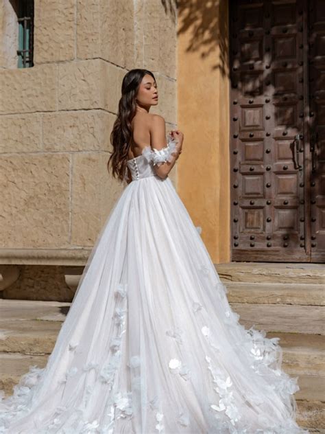 Essense Of Australia D La Bella Sposa