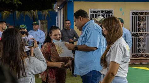 Alcaldía entrega nomenclaturas en Hogar Santa Cruz en San Isidro