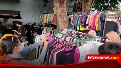 Serunya Berburu Pakaian Bekas Branded Untuk Lebaran Thrifting Di