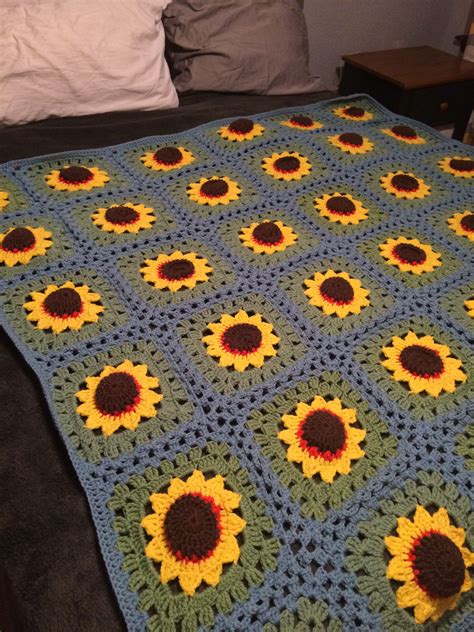 Sunflower Granny Square Crochet Pattern