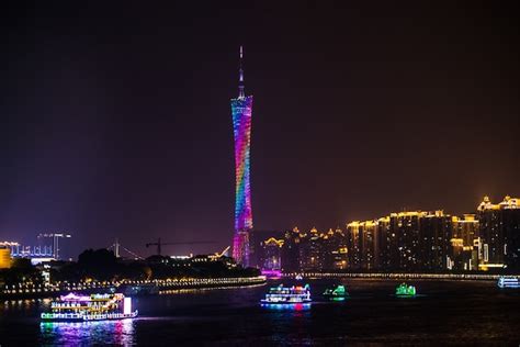 Vista Nocturna De La Torre De Televisi N En Guangzhou Foto Gratis