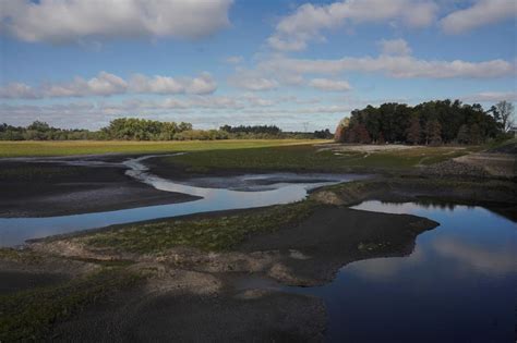 Uruguay enfrenta una severa crisis por la sequía y añade agua salada al