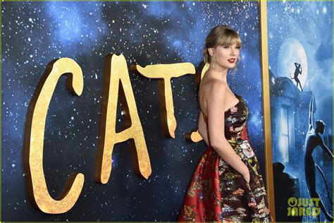 Full Sized Photo of taylor swift joe alwyn cats premiere 07 | Joe Alwyn ...